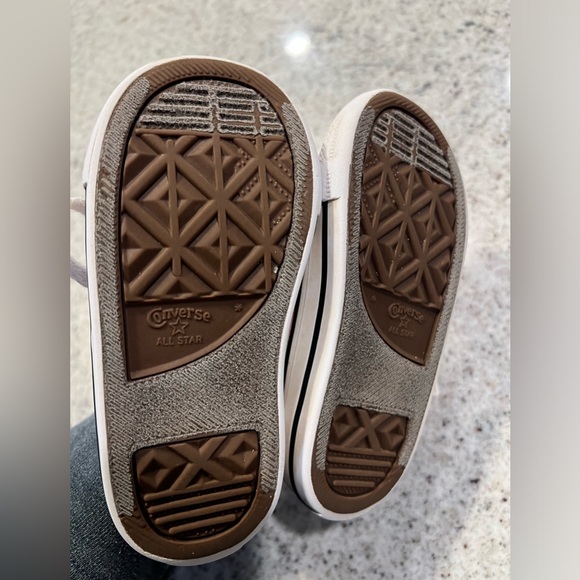 Pink Converse Toddler Size 7 - Picture 3 of 5